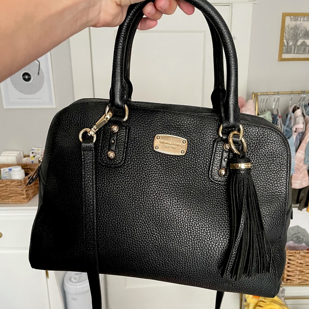 Micheal Kors black leather purse